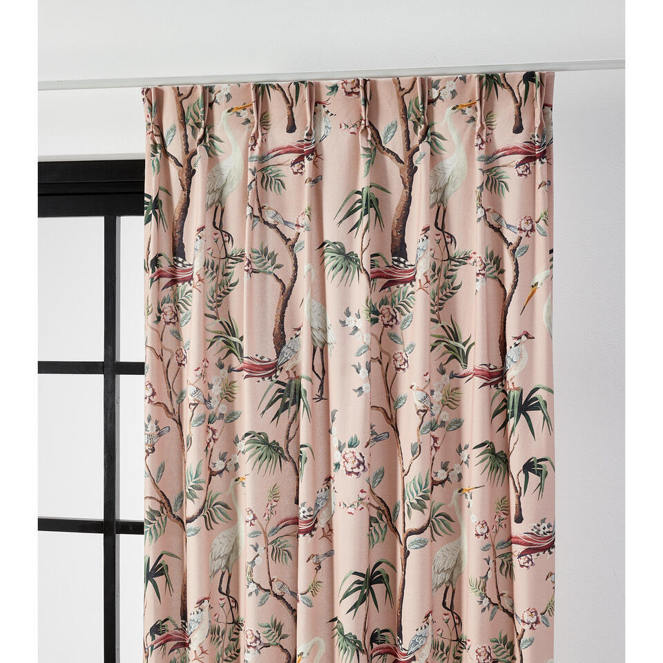 roze gordijnen babykamer